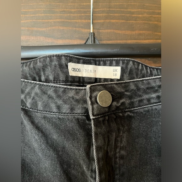 ASOS Denim Mini Skirt with Raw Hem - Black wash - Picture 2 of 5